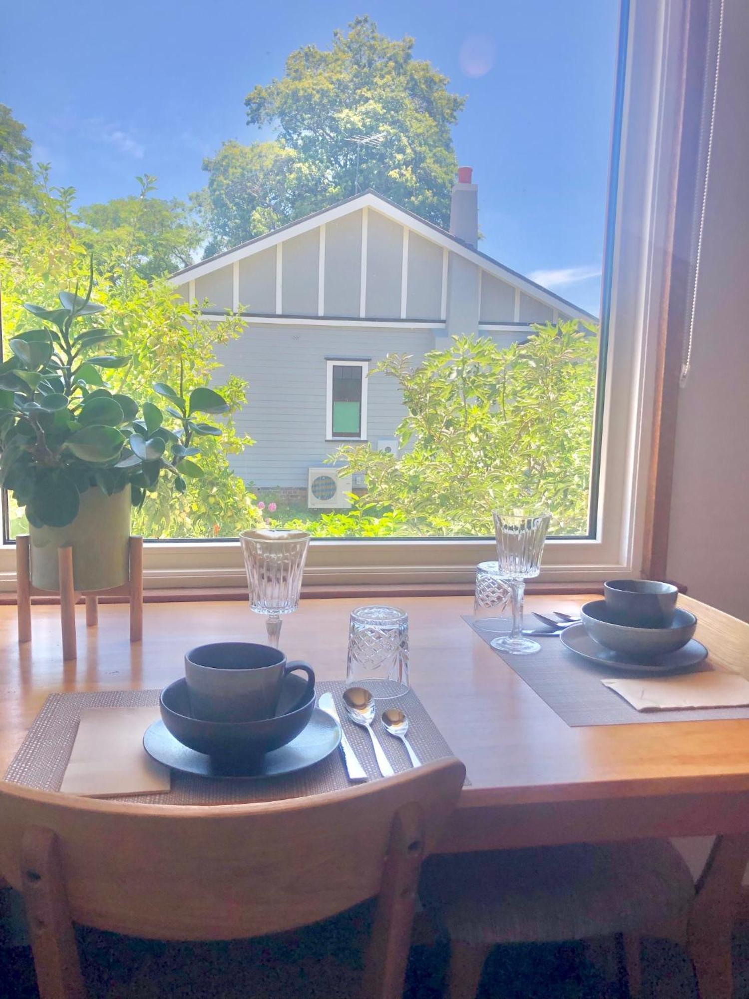 Lovely Budget Vegan Homestay ロンセストン エクステリア 写真