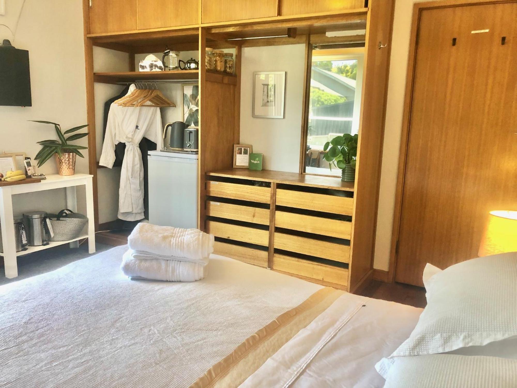 Lovely Budget Vegan Homestay ロンセストン エクステリア 写真