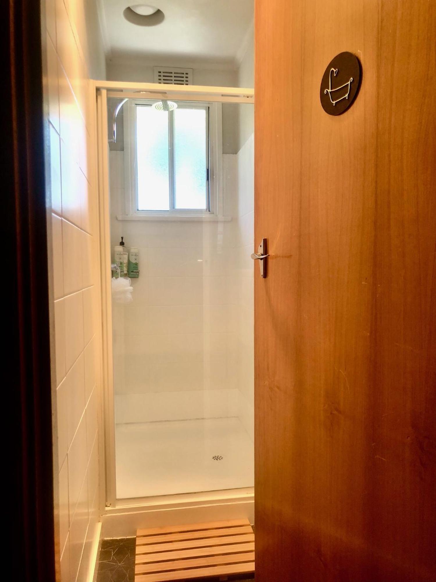 Lovely Budget Vegan Homestay ロンセストン エクステリア 写真