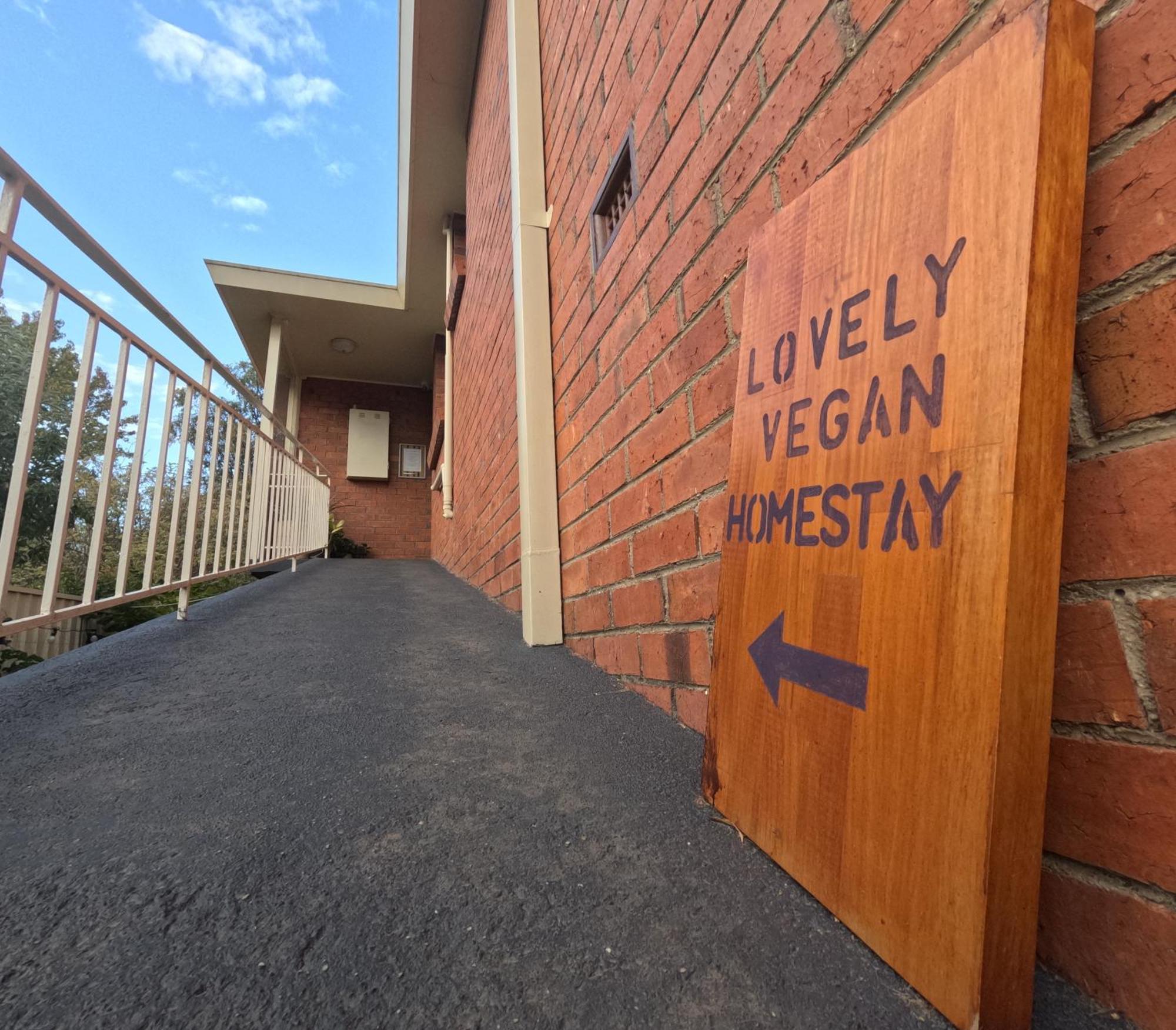 Lovely Budget Vegan Homestay ロンセストン エクステリア 写真